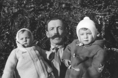 Ivan lenček z vnukoma Sandijem in Lauro okrog 1960